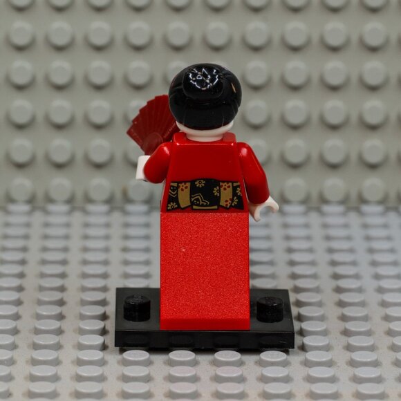 Lego Minifigure - Series 4 (8804), Kimono Girl with fan - Picture 4 of 4